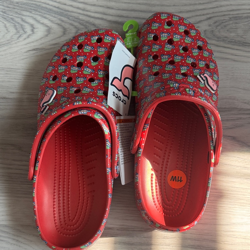 CROCS Vineyard Brand New